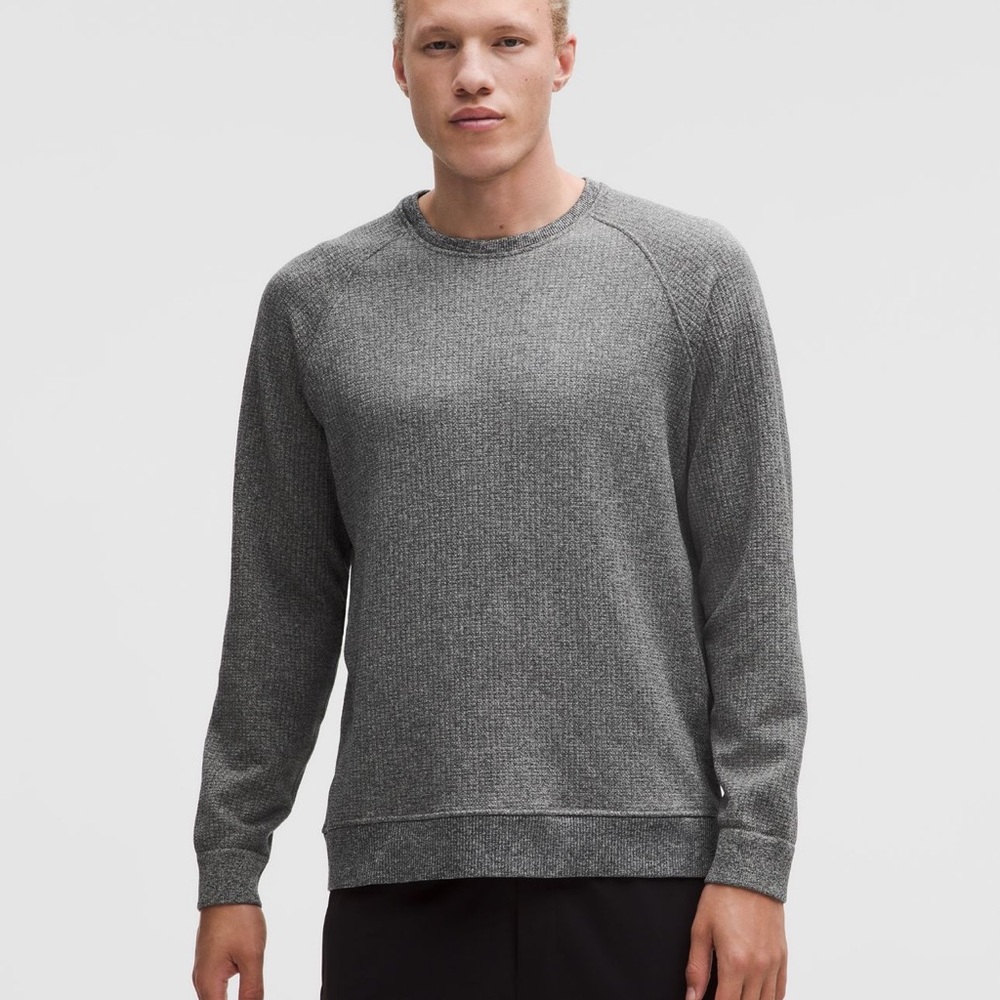 lululemon Men's Engineered Warmth Long-Sleeve Crew charcoal grey
